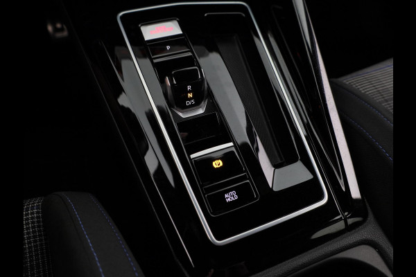 Volkswagen Golf 1.4 eHybrid GTE 245 pk Automaat (DSG) | Navigatie | Parkeersensoren (Park assist) | Adaptieve cruise control | Matrix LED koplampen | Stoelverwarming |