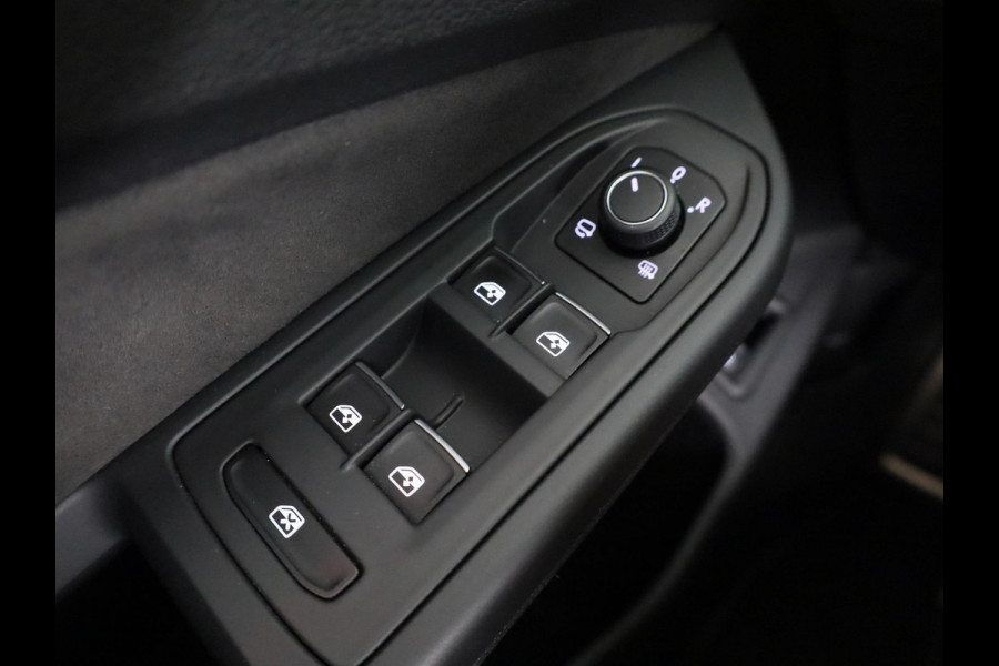 Volkswagen Golf 1.4 eHybrid GTE 245 pk Automaat (DSG) | Navigatie | Parkeersensoren (Park assist) | Adaptieve cruise control | Matrix LED koplampen | Stoelverwarming |