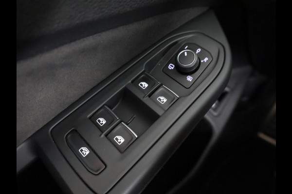 Volkswagen Golf 1.4 eHybrid GTE 245 pk Automaat (DSG) | Navigatie | Parkeersensoren (Park assist) | Adaptieve cruise control | Matrix LED koplampen | Stoelverwarming |