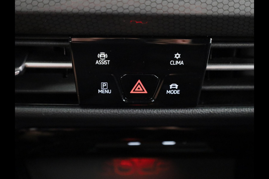 Volkswagen Golf 1.4 eHybrid GTE 245 pk Automaat (DSG) | Navigatie | Parkeersensoren (Park assist) | Adaptieve cruise control | Matrix LED koplampen | Stoelverwarming |