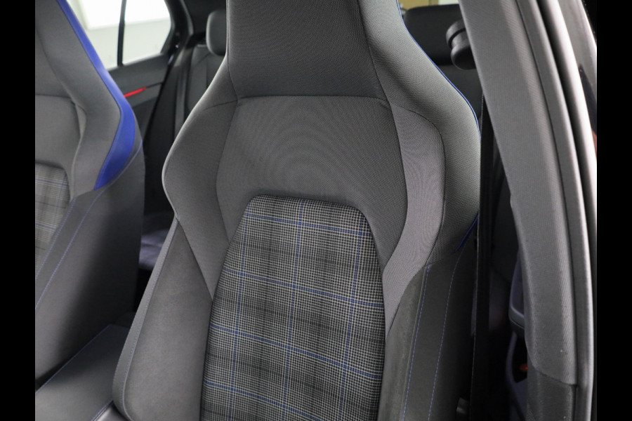 Volkswagen Golf 1.4 eHybrid GTE 245 pk Automaat (DSG) | Navigatie | Parkeersensoren (Park assist) | Adaptieve cruise control | Matrix LED koplampen | Stoelverwarming |