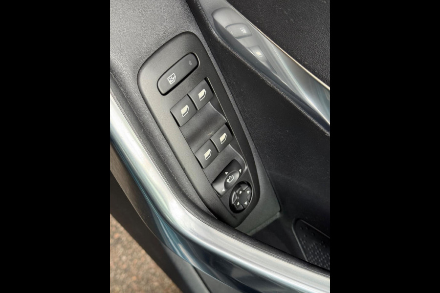 Peugeot 2008 1.2 PureTech | Pano | 110 PK | Clima | Camera