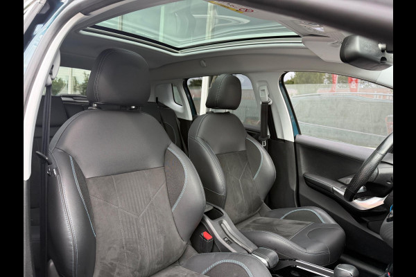 Peugeot 2008 1.2 PureTech | Pano | 110 PK | Clima | Camera