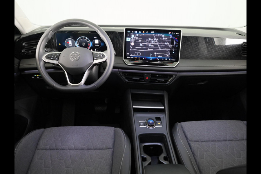 Volkswagen Tiguan 1.5 eTSI Life Edition 130 pk Automaat (DSG) | Navigatie | Elektr. trekhaak | Parkeersensoren (Park assist) | Achteruitrijcamera | Stoelverwarming |