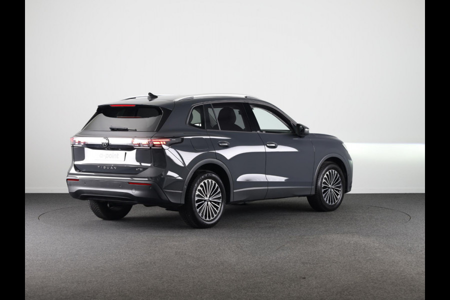 Volkswagen Tiguan 1.5 eTSI Life Edition 130 pk Automaat (DSG) | Navigatie | Elektr. trekhaak | Parkeersensoren (Park assist) | Achteruitrijcamera | Stoelverwarming |