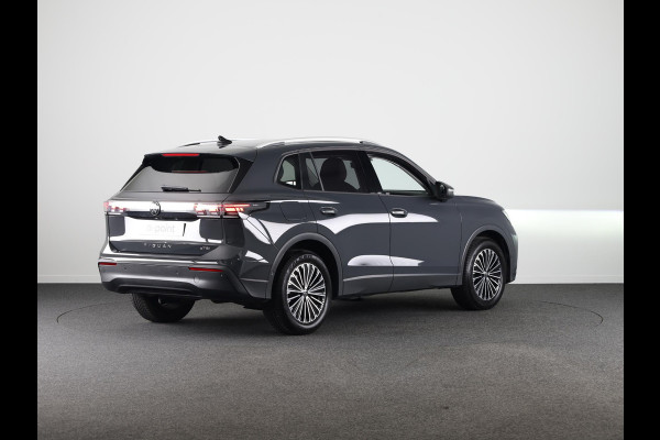 Volkswagen Tiguan 1.5 eTSI Life Edition 130 pk Automaat (DSG) | Navigatie | Elektr. trekhaak | Parkeersensoren (Park assist) | Achteruitrijcamera | Stoelverwarming |