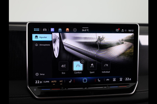 Volkswagen Tiguan 1.5 eTSI Life Edition 130 pk Automaat (DSG) | Navigatie | Elektr. trekhaak | Parkeersensoren (Park assist) | Achteruitrijcamera | Stoelverwarming |