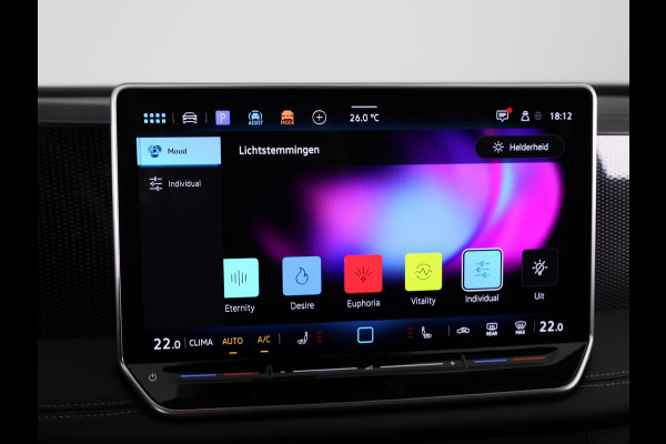 Volkswagen Tiguan 1.5 eTSI Life Edition 130 pk Automaat (DSG) | Navigatie | Elektr. trekhaak | Parkeersensoren (Park assist) | Achteruitrijcamera | Stoelverwarming |