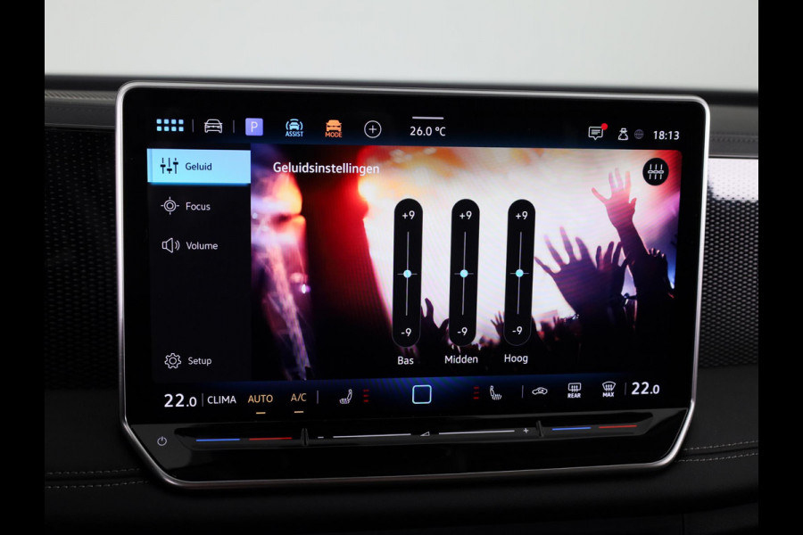 Volkswagen Tiguan 1.5 eTSI Life Edition 130 pk Automaat (DSG) | Navigatie | Elektr. trekhaak | Parkeersensoren (Park assist) | Achteruitrijcamera | Stoelverwarming |