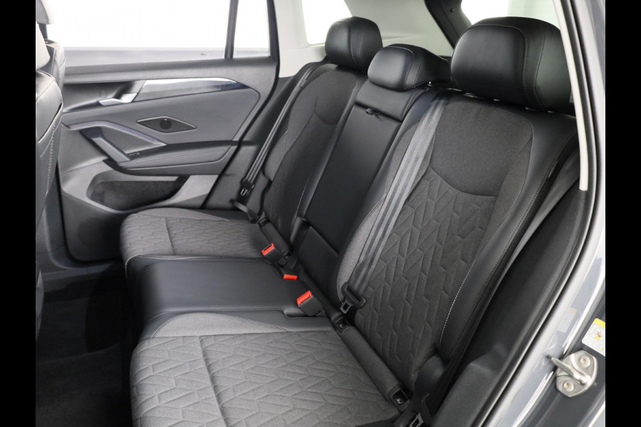 Volkswagen Tiguan 1.5 eTSI Life Edition 130 pk Automaat (DSG) | Navigatie | Elektr. trekhaak | Parkeersensoren (Park assist) | Achteruitrijcamera | Stoelverwarming |