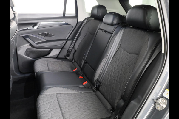 Volkswagen Tiguan 1.5 eTSI Life Edition 130 pk Automaat (DSG) | Navigatie | Elektr. trekhaak | Parkeersensoren (Park assist) | Achteruitrijcamera | Stoelverwarming |