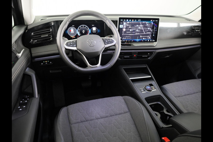 Volkswagen Tiguan 1.5 eTSI Life Edition 130 pk Automaat (DSG) | Navigatie | Elektr. trekhaak | Parkeersensoren (Park assist) | Achteruitrijcamera | Stoelverwarming |