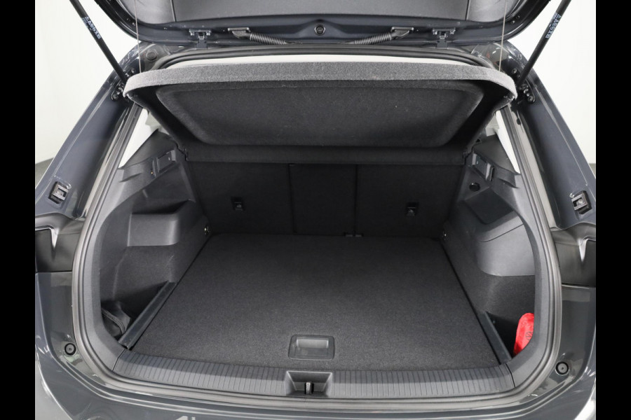 Volkswagen Tiguan 1.5 eTSI Life Edition 130 pk Automaat (DSG) | Navigatie | Elektr. trekhaak | Parkeersensoren (Park assist) | Achteruitrijcamera | Stoelverwarming |