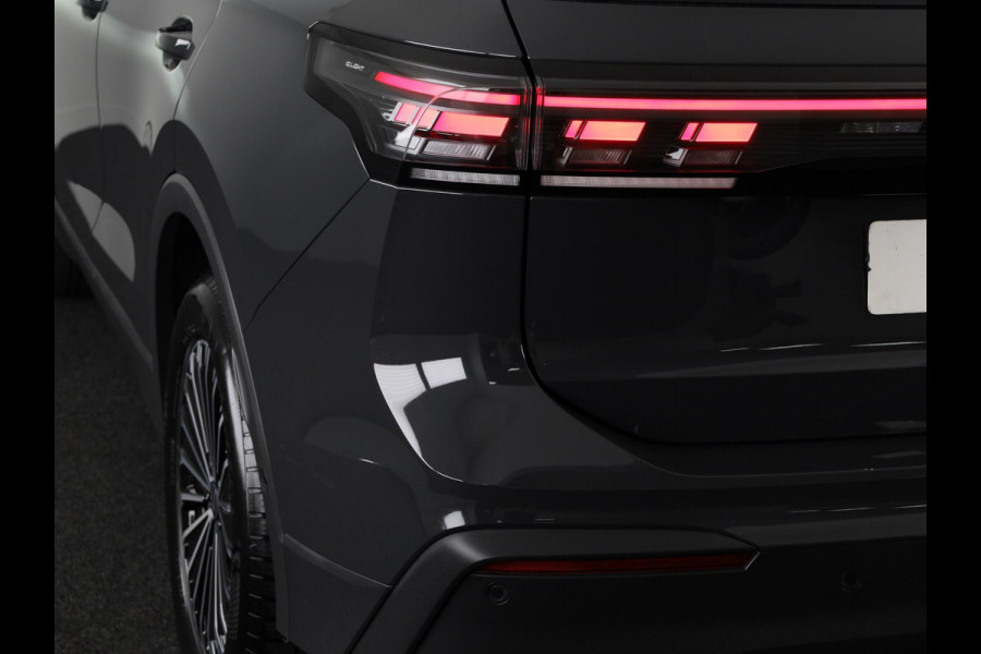 Volkswagen Tiguan 1.5 eTSI Life Edition 130 pk Automaat (DSG) | Navigatie | Elektr. trekhaak | Parkeersensoren (Park assist) | Achteruitrijcamera | Stoelverwarming |
