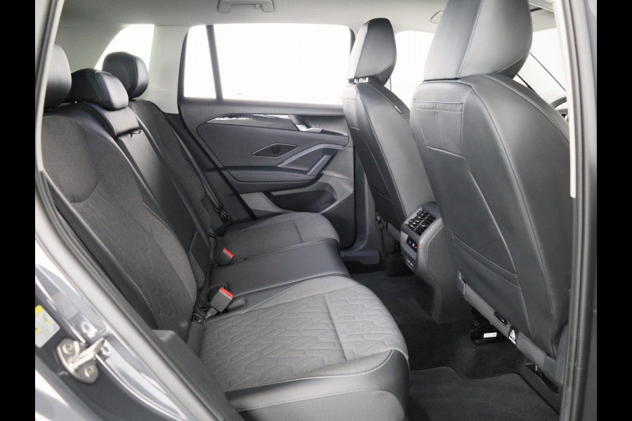 Volkswagen Tiguan 1.5 eTSI Life Edition 130 pk Automaat (DSG) | Navigatie | Elektr. trekhaak | Parkeersensoren (Park assist) | Achteruitrijcamera | Stoelverwarming |