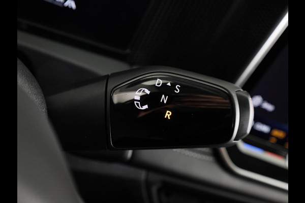 Volkswagen Tiguan 1.5 eTSI Life Edition 130 pk Automaat (DSG) | Navigatie | Elektr. trekhaak | Parkeersensoren (Park assist) | Achteruitrijcamera | Stoelverwarming |
