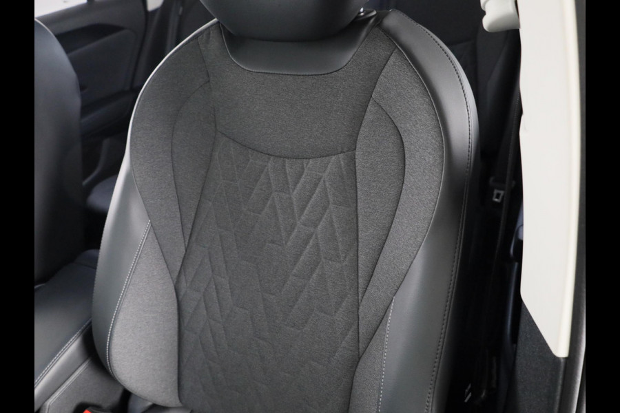 Volkswagen Tiguan 1.5 eTSI Life Edition 130 pk Automaat (DSG) | Navigatie | Elektr. trekhaak | Parkeersensoren (Park assist) | Achteruitrijcamera | Stoelverwarming |