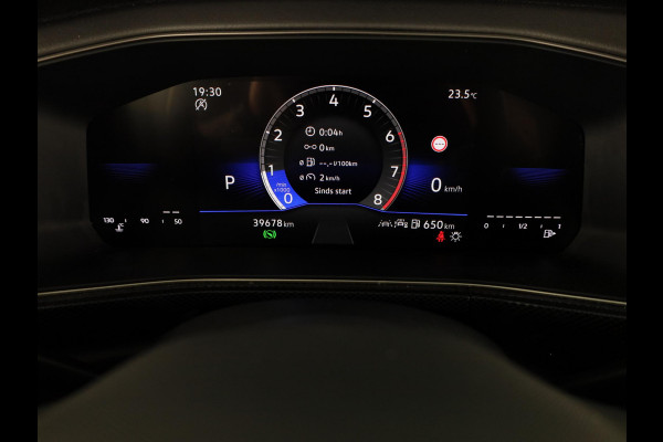 Volkswagen T-Cross 1.0 TSI R-Line 116 pk Automaat (DSG) | Verlengde garantie | Navigatie via App | Parkeersensoren | Adaptieve cruise control | LED koplampen | R-Line |