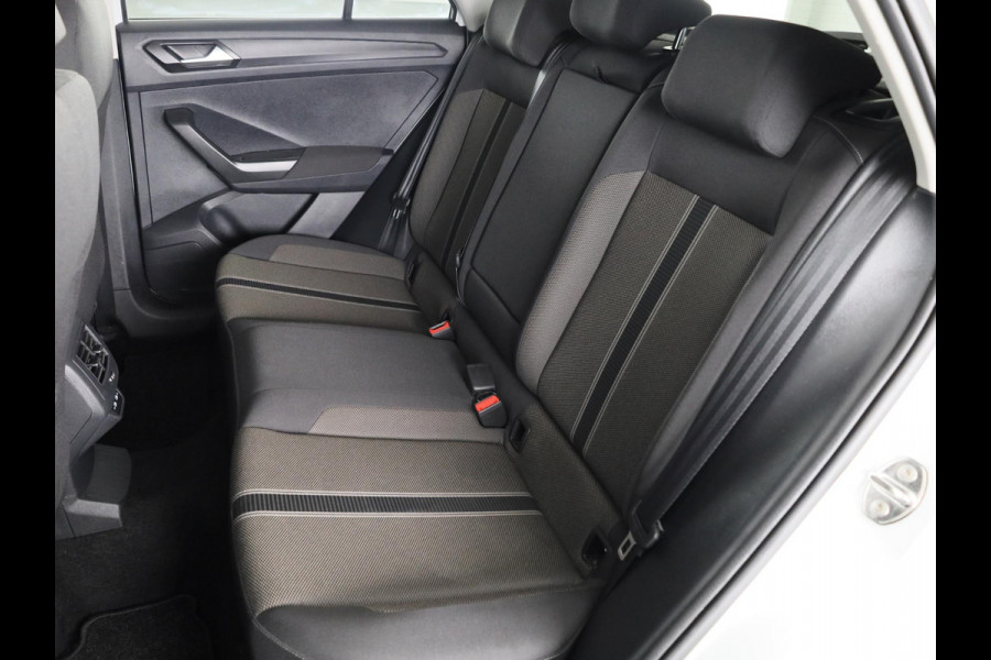 Volkswagen T-Roc 1.0 TSI Style 110 pk | Autom. airco | Adaptieve cruise control | Parkeersensoren |