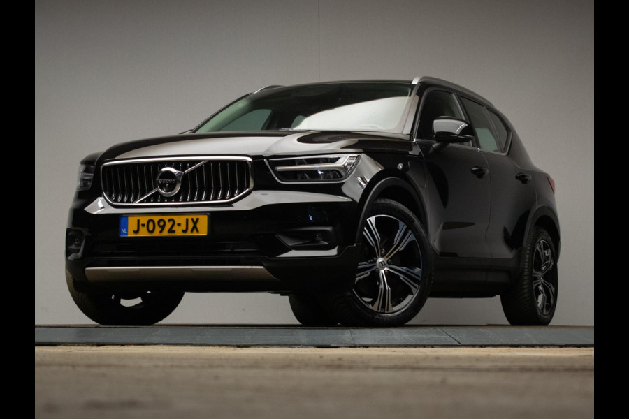 Volvo XC40 1.5 T5 Recharge Inscription (APPLE CARPLAY,HARMAN/KARDON,NAVI,STOELVERWARMING,LEDER,3D VIEW,LED,CAMERA,PDC,NETTESTAAT)