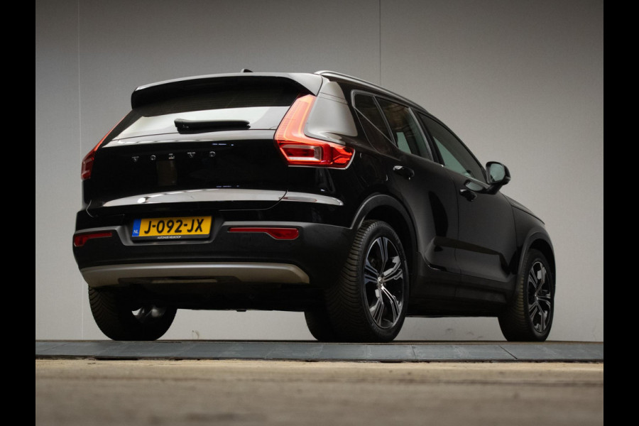 Volvo XC40 1.5 T5 Recharge Inscription (APPLE CARPLAY,HARMAN/KARDON,NAVI,STOELVERWARMING,LEDER,3D VIEW,LED,CAMERA,PDC,NETTESTAAT)