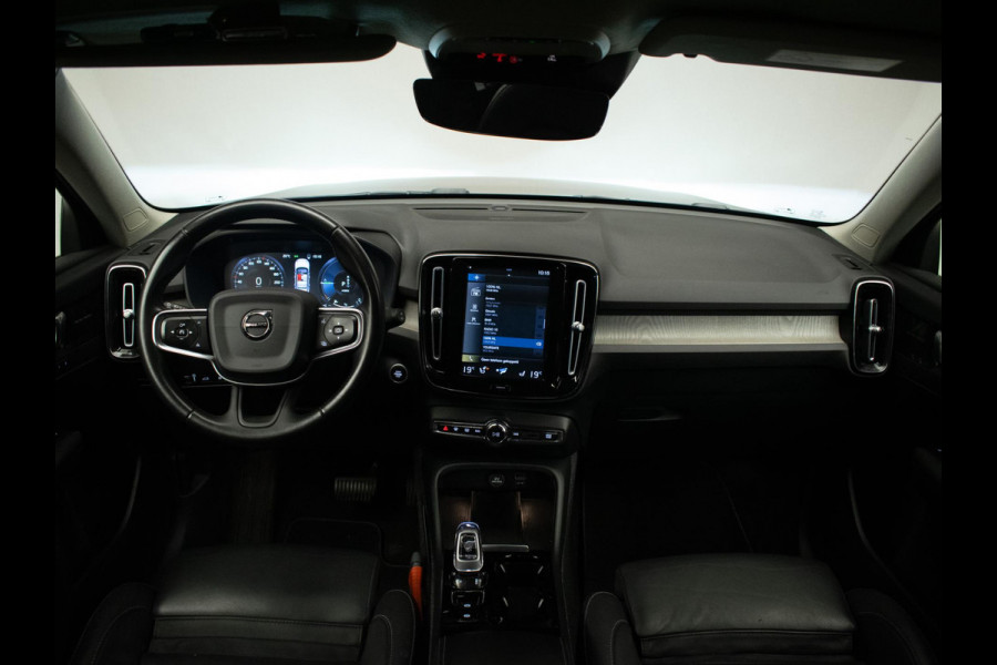 Volvo XC40 1.5 T5 Recharge Inscription (APPLE CARPLAY,HARMAN/KARDON,NAVI,STOELVERWARMING,LEDER,3D VIEW,LED,CAMERA,PDC,NETTESTAAT)