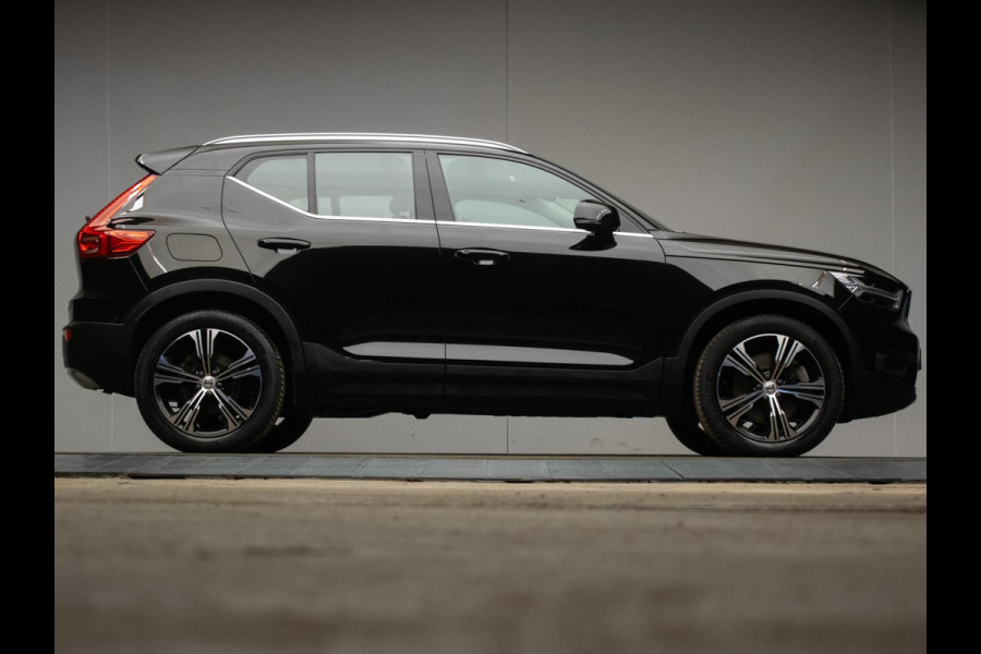 Volvo XC40 1.5 T5 Recharge Inscription (APPLE CARPLAY,HARMAN/KARDON,NAVI,STOELVERWARMING,LEDER,3D VIEW,LED,CAMERA,PDC,NETTESTAAT)