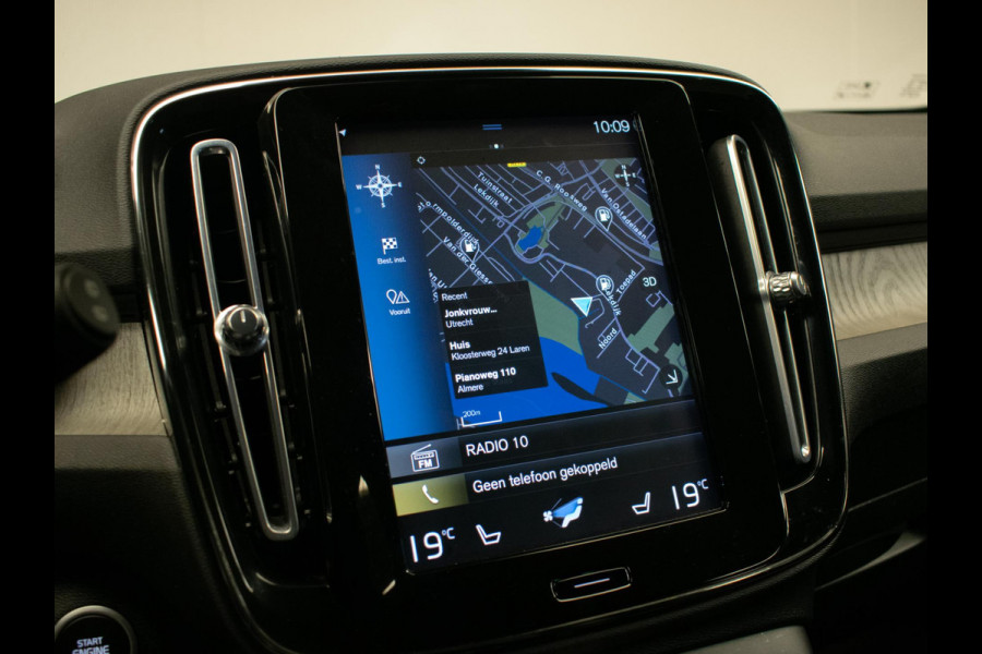 Volvo XC40 1.5 T5 Recharge Inscription (APPLE CARPLAY,HARMAN/KARDON,NAVI,STOELVERWARMING,LEDER,3D VIEW,LED,CAMERA,PDC,NETTESTAAT)