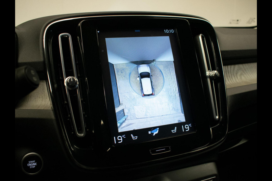Volvo XC40 1.5 T5 Recharge Inscription (APPLE CARPLAY,HARMAN/KARDON,NAVI,STOELVERWARMING,LEDER,3D VIEW,LED,CAMERA,PDC,NETTESTAAT)