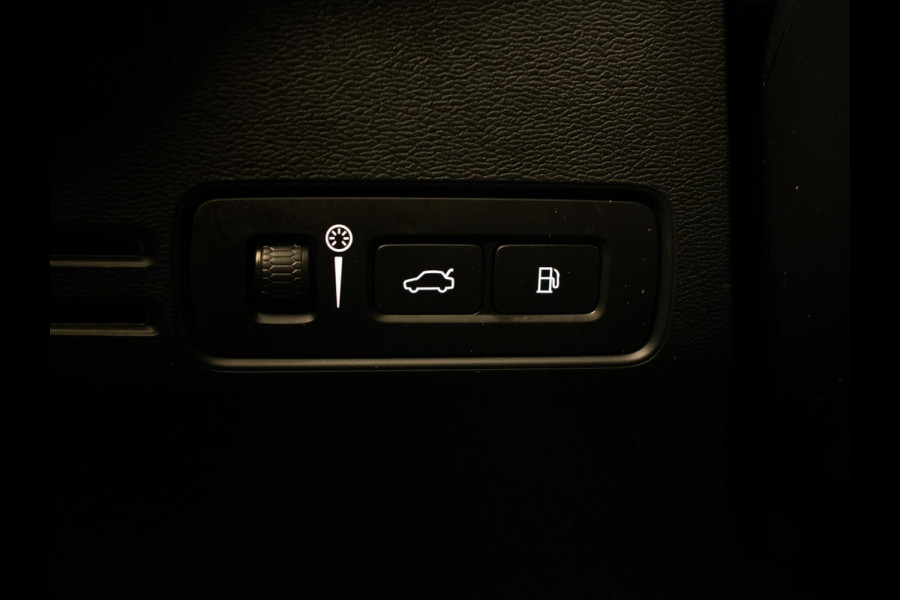 Volvo XC40 1.5 T5 Recharge Inscription (APPLE CARPLAY,HARMAN/KARDON,NAVI,STOELVERWARMING,LEDER,3D VIEW,LED,CAMERA,PDC,NETTESTAAT)