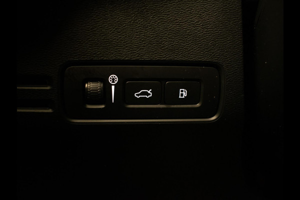 Volvo XC40 1.5 T5 Recharge Inscription (APPLE CARPLAY,HARMAN/KARDON,NAVI,STOELVERWARMING,LEDER,3D VIEW,LED,CAMERA,PDC,NETTESTAAT)