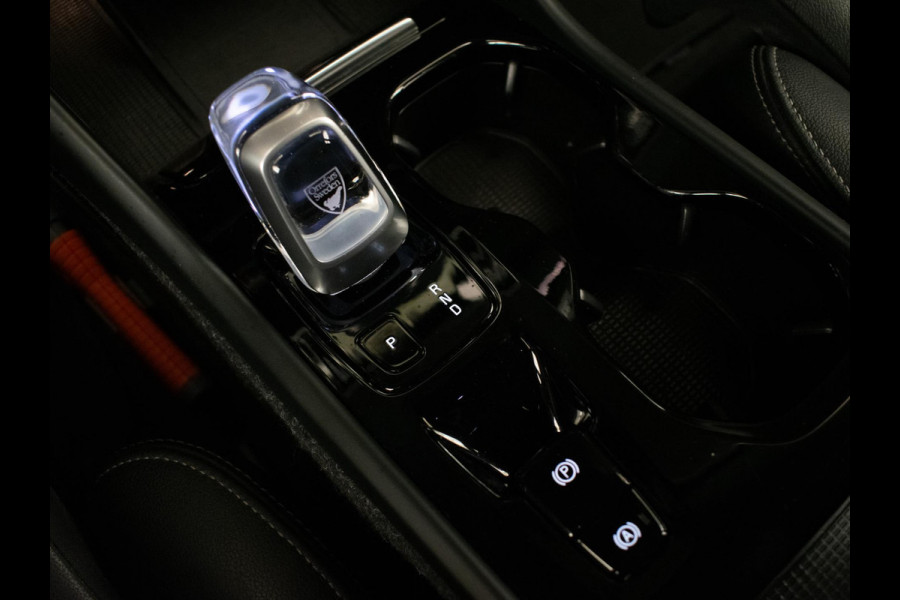 Volvo XC40 1.5 T5 Recharge Inscription (APPLE CARPLAY,HARMAN/KARDON,NAVI,STOELVERWARMING,LEDER,3D VIEW,LED,CAMERA,PDC,NETTESTAAT)