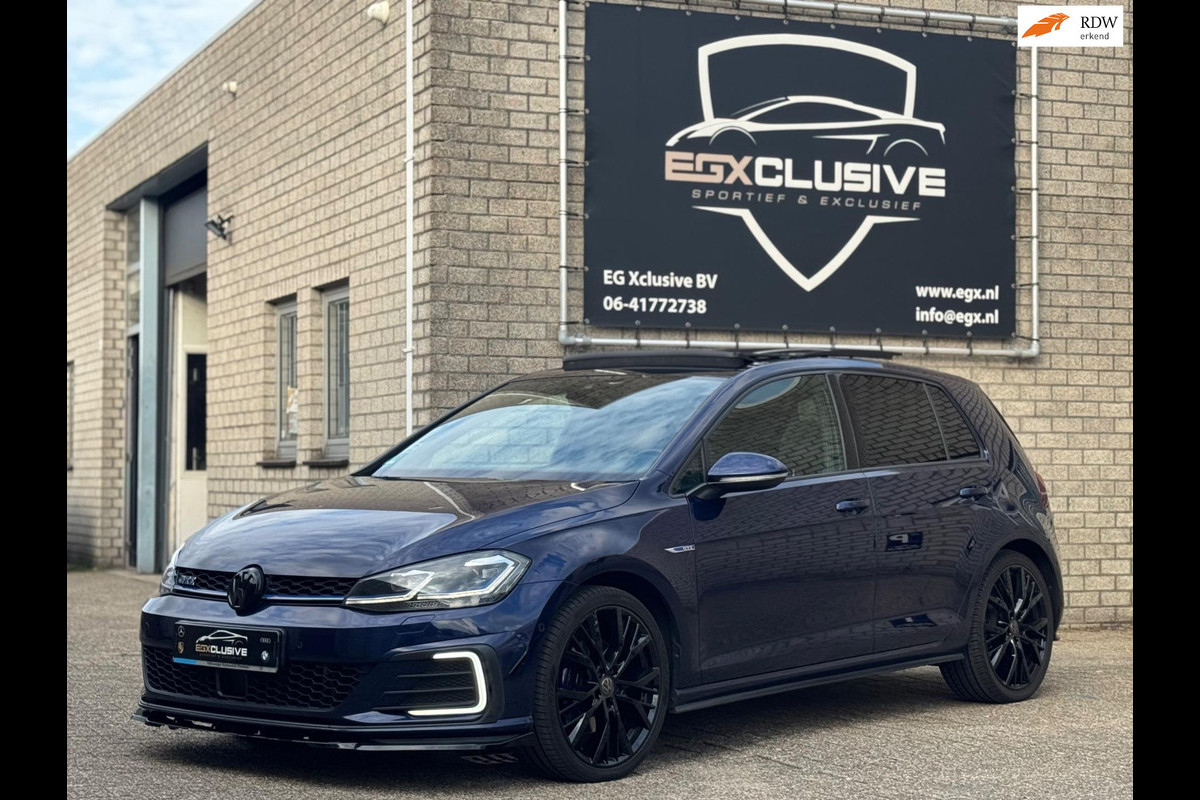 Volkswagen Golf 1.4 TSI PHEV GTE Pano/Akrapovic/Sterrenhemel Volkswagen Golf 1.4 TSI PHEV GTE Pano/Akrapovic/Sterrenhemel