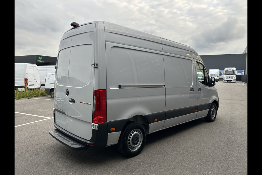Mercedes-Benz Sprinter 315 CDI L2 H2 MBUX / Navigatie / Camera / Parkeersensoren / Cruise control / Airco / 270 Graden achterdeuren