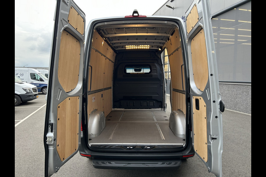 Mercedes-Benz Sprinter 315 CDI L2 H2 MBUX / Navigatie / Camera / Parkeersensoren / Cruise control / Airco / 270 Graden achterdeuren