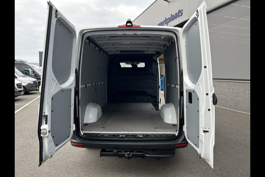 Mercedes-Benz Sprinter 317 CDI L2 H1 2800KG Trekhaak / MBUX / Camera / Carplay navigatie / Airco / 270 Graden achterdeuren