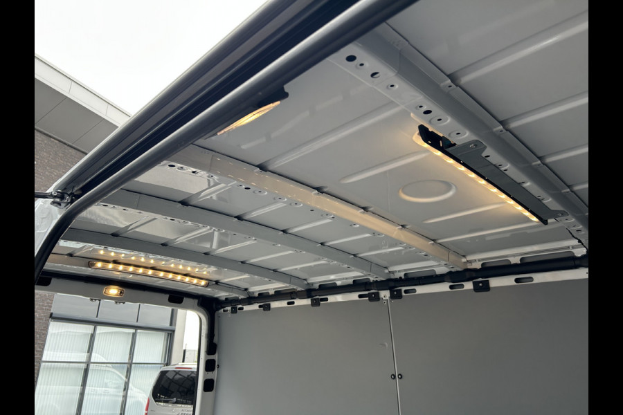 Mercedes-Benz Sprinter 317 CDI L2 H1 2800KG Trekhaak / MBUX / Camera / Carplay navigatie / Airco / 270 Graden achterdeuren