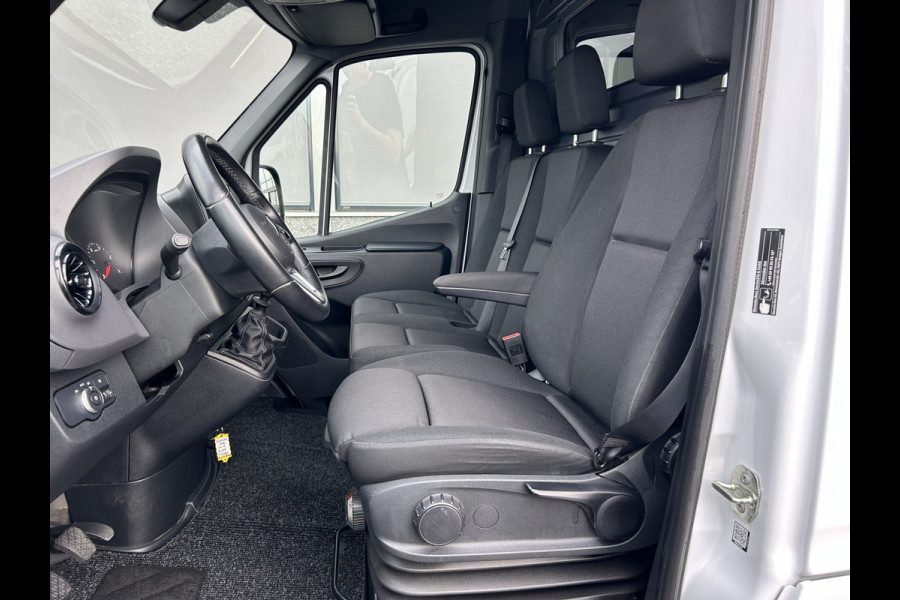 Mercedes-Benz Sprinter 317 CDI L2 H1 2800KG Trekhaak / MBUX / Camera / Carplay navigatie / Airco / 270 Graden achterdeuren