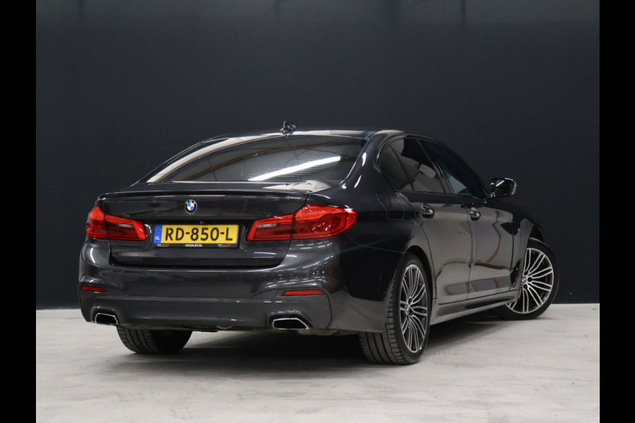 BMW 5 Serie 520i M Sport [SCHUIFKANTELDAK, SFEERVERLICHTING, CAMERA, PDC V+A, MEMORY SEATS, APPLE CARPLAY, HEAD UP DISPLAY, CRUISE CONTROL, AUTO CLIMATE CONTROL, STOELVERWARMING, NAVIGATIE, NIEUWSTAAT]