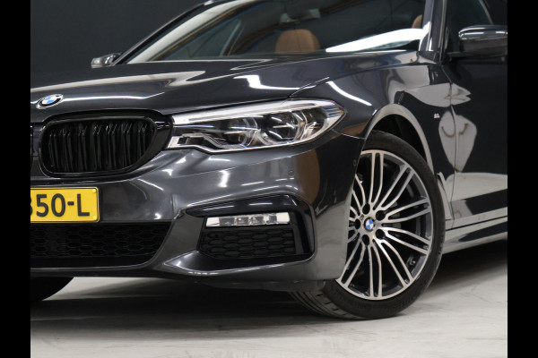 BMW 5 Serie 520i M Sport [SCHUIFKANTELDAK, SFEERVERLICHTING, CAMERA, PDC V+A, MEMORY SEATS, APPLE CARPLAY, HEAD UP DISPLAY, CRUISE CONTROL, AUTO CLIMATE CONTROL, STOELVERWARMING, NAVIGATIE, NIEUWSTAAT]