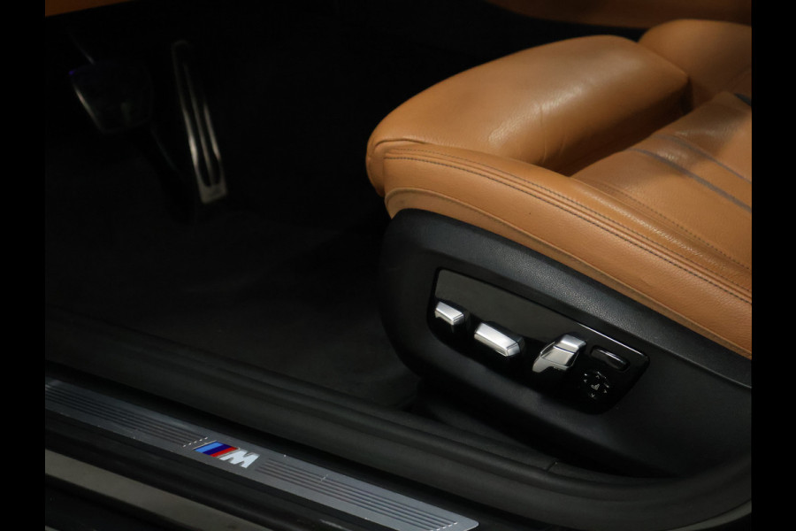 BMW 5 Serie 520i M Sport [SCHUIFKANTELDAK, SFEERVERLICHTING, CAMERA, PDC V+A, MEMORY SEATS, APPLE CARPLAY, HEAD UP DISPLAY, CRUISE CONTROL, AUTO CLIMATE CONTROL, STOELVERWARMING, NAVIGATIE, NIEUWSTAAT]