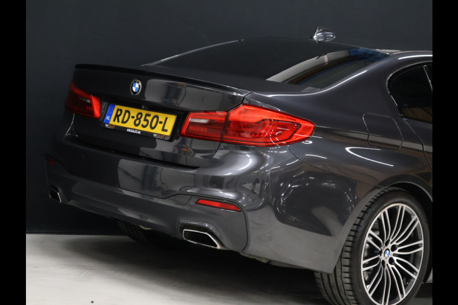 BMW 5 Serie 520i M Sport [SCHUIFKANTELDAK, SFEERVERLICHTING, CAMERA, PDC V+A, MEMORY SEATS, APPLE CARPLAY, HEAD UP DISPLAY, CRUISE CONTROL, AUTO CLIMATE CONTROL, STOELVERWARMING, NAVIGATIE, NIEUWSTAAT]