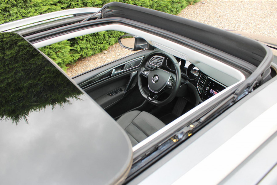 Volkswagen Golf Sportsvan 1.5 TSI ACT Highline Edition Panodak Trekhaak Camera