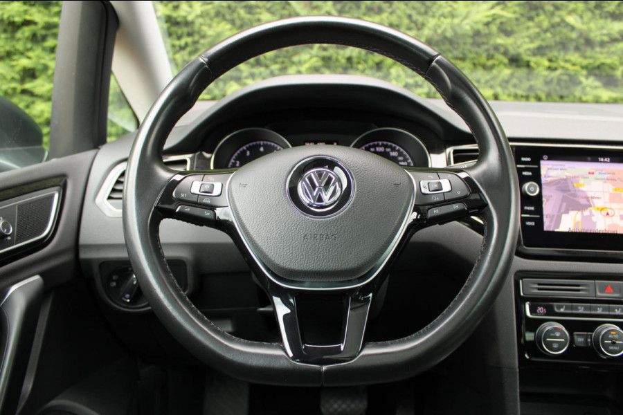 Volkswagen Golf Sportsvan 1.5 TSI ACT Highline Edition Panodak Trekhaak Camera
