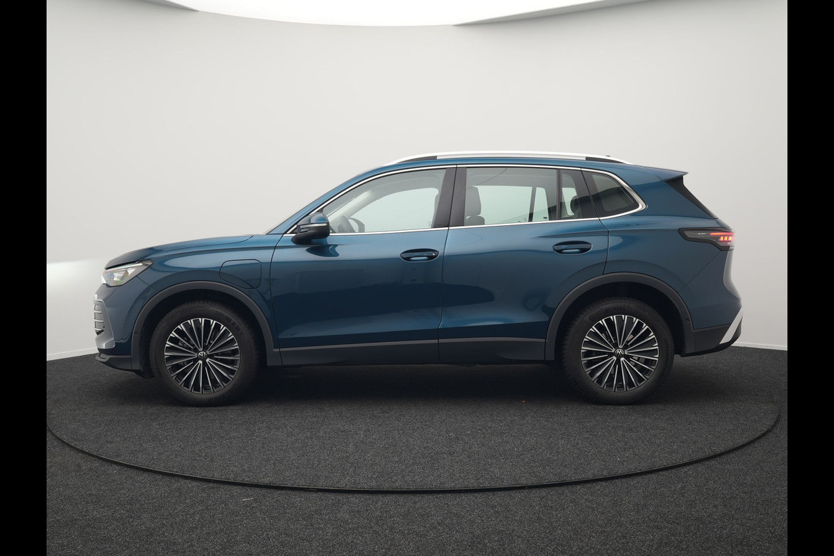 Volkswagen Tiguan 1.5 eHybrid Elegance Plug In Hybrid 204pk Dealer O.H PHEV | Trekhaak Af Fabriek | Adaptive Cruise | 360 Camera | IQ Light | Lederen Sportstoelen Massage & Memory | Virtual | Keyless | Lane Assist | Verwarmde Stuur & Stoel | Apple Carplay | Volkswagen Tiguan 1.5 eHybrid Elegance Plug In Hybrid 204pk Dealer O.H PHEV | Trekhaak Af Fabriek | Adaptive Cruise | 360 Camera | IQ Light | Lederen Sportstoelen Massage & Memory | Virtual | Keyless | Lane Assist | Verwarmde Stuur & Stoel | Apple Carplay |
