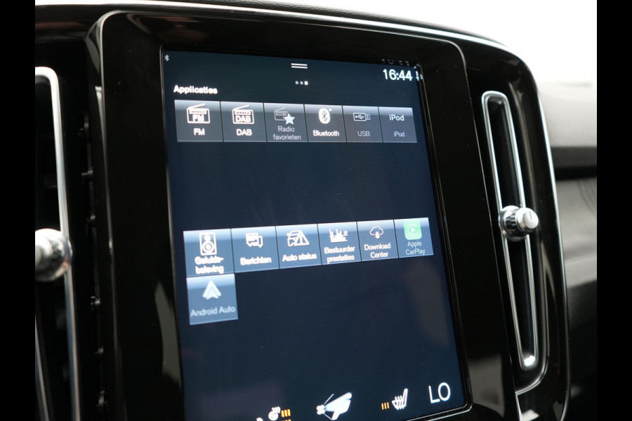 Volvo XC40 T5 Plus Dark Plug In Hybrid 262pk Dealer O.H PHEV | Adaptive Cruise | Camera | Harman Kardon | Apple Carplay | Lederen Sportstoelen Memory & Verwarmd | Pilot Assist | Blis | Navigatie | Virtual | DAB |