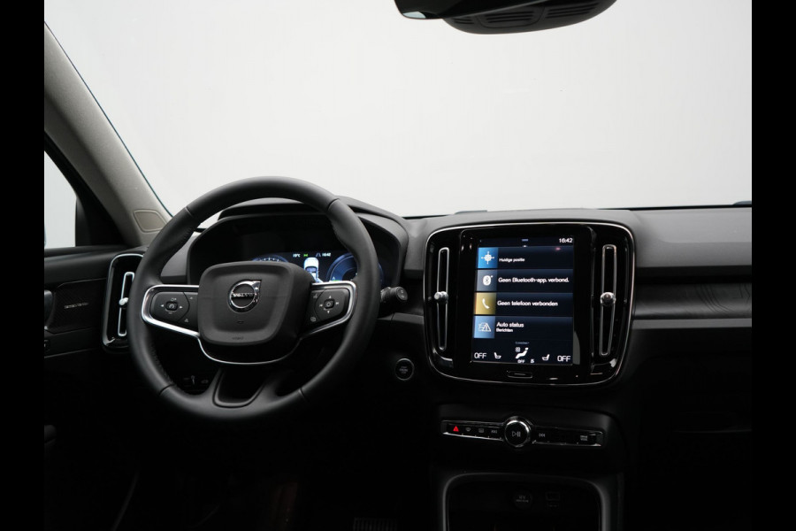 Volvo XC40 T5 Plus Dark Plug In Hybrid 262pk Dealer O.H PHEV | Adaptive Cruise | Camera | Harman Kardon | Apple Carplay | Lederen Sportstoelen Memory & Verwarmd | Pilot Assist | Blis | Navigatie | Virtual | DAB |