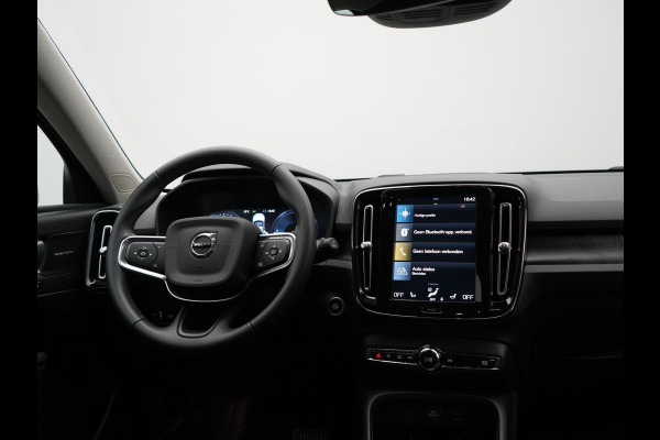 Volvo XC40 T5 Plus Dark Plug In Hybrid 262pk Dealer O.H PHEV | Adaptive Cruise | Camera | Harman Kardon | Apple Carplay | Lederen Sportstoelen Memory & Verwarmd | Pilot Assist | Blis | Navigatie | Virtual | DAB |
