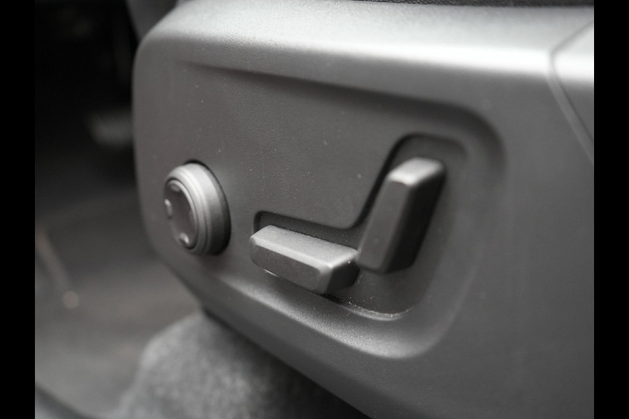 Volvo XC40 T5 Plus Dark Plug In Hybrid 262pk Dealer O.H PHEV | Adaptive Cruise | Camera | Harman Kardon | Apple Carplay | Lederen Sportstoelen Memory & Verwarmd | Pilot Assist | Blis | Navigatie | Virtual | DAB |