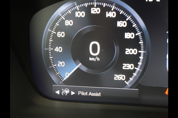 Volvo XC40 T5 Plus Dark Plug In Hybrid 262pk Dealer O.H PHEV | Adaptive Cruise | Camera | Harman Kardon | Apple Carplay | Lederen Sportstoelen Memory & Verwarmd | Pilot Assist | Blis | Navigatie | Virtual | DAB |
